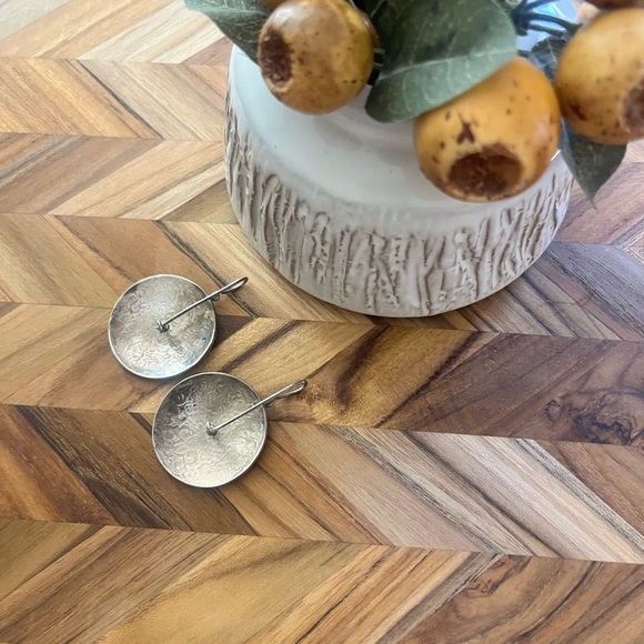 Hand-etched Asian Dragon Oxidized Sterling Silver Earrings - Picture 3 of 3